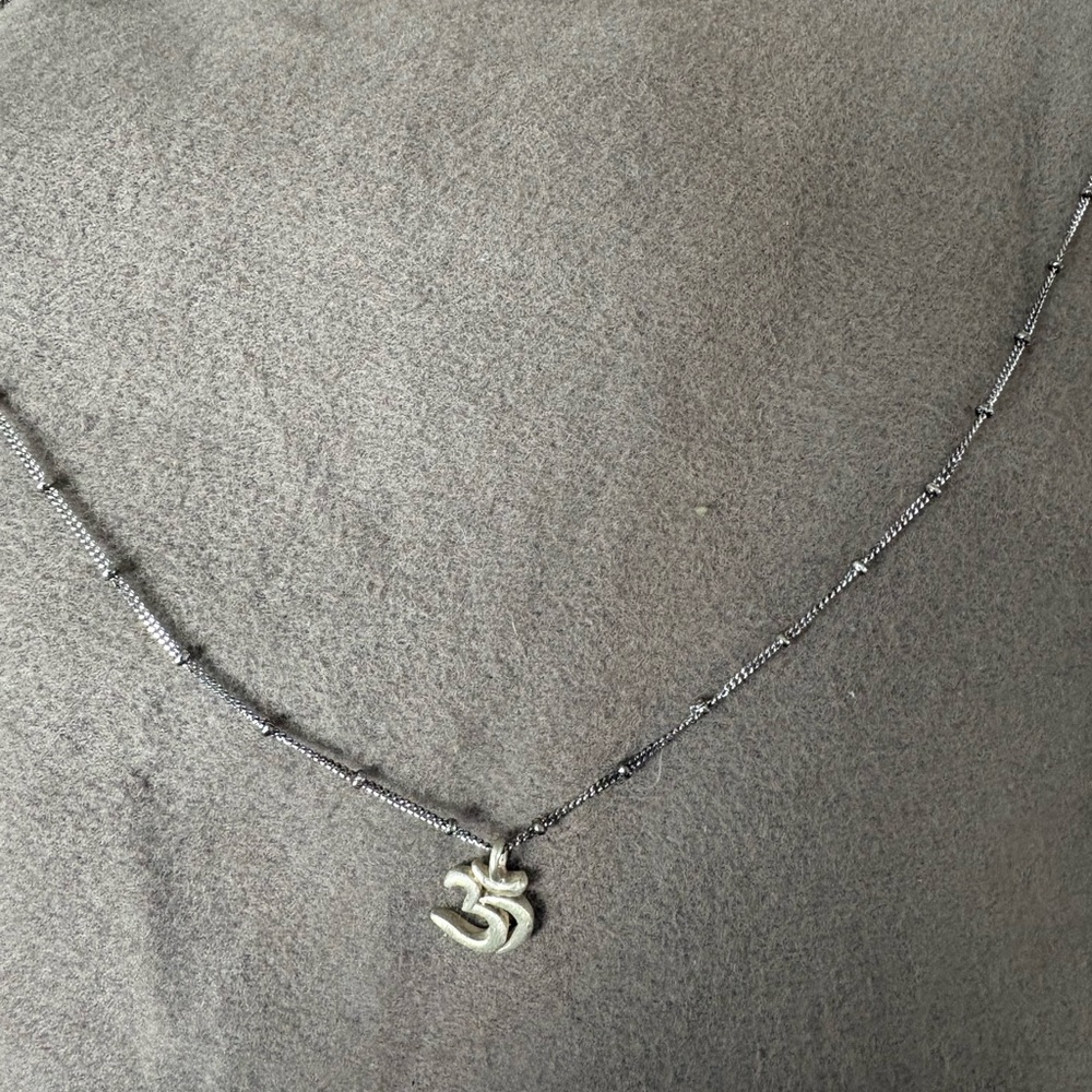 Satya Sterling Silver OM necklace - Picture 3 of 6